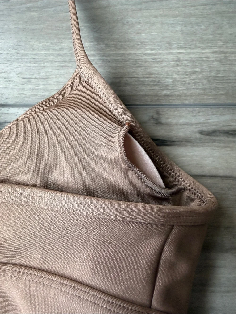 ALO Yoga Airlift Intrigue Bra – toasted almond, Sz Small